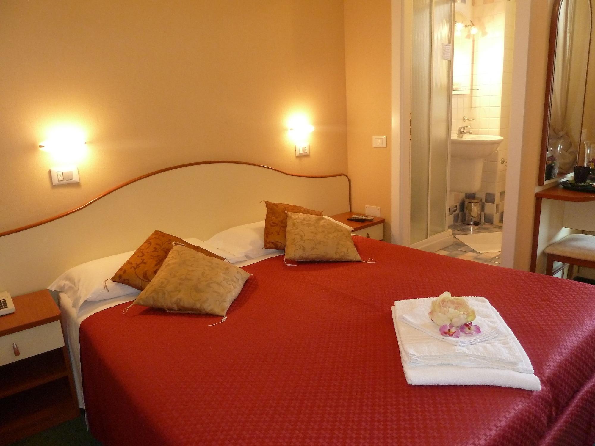 Hotel Crosal Rimini Exteriör bild