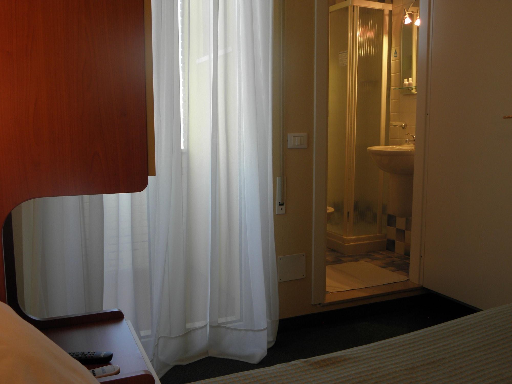 Hotel Crosal Rimini Exteriör bild