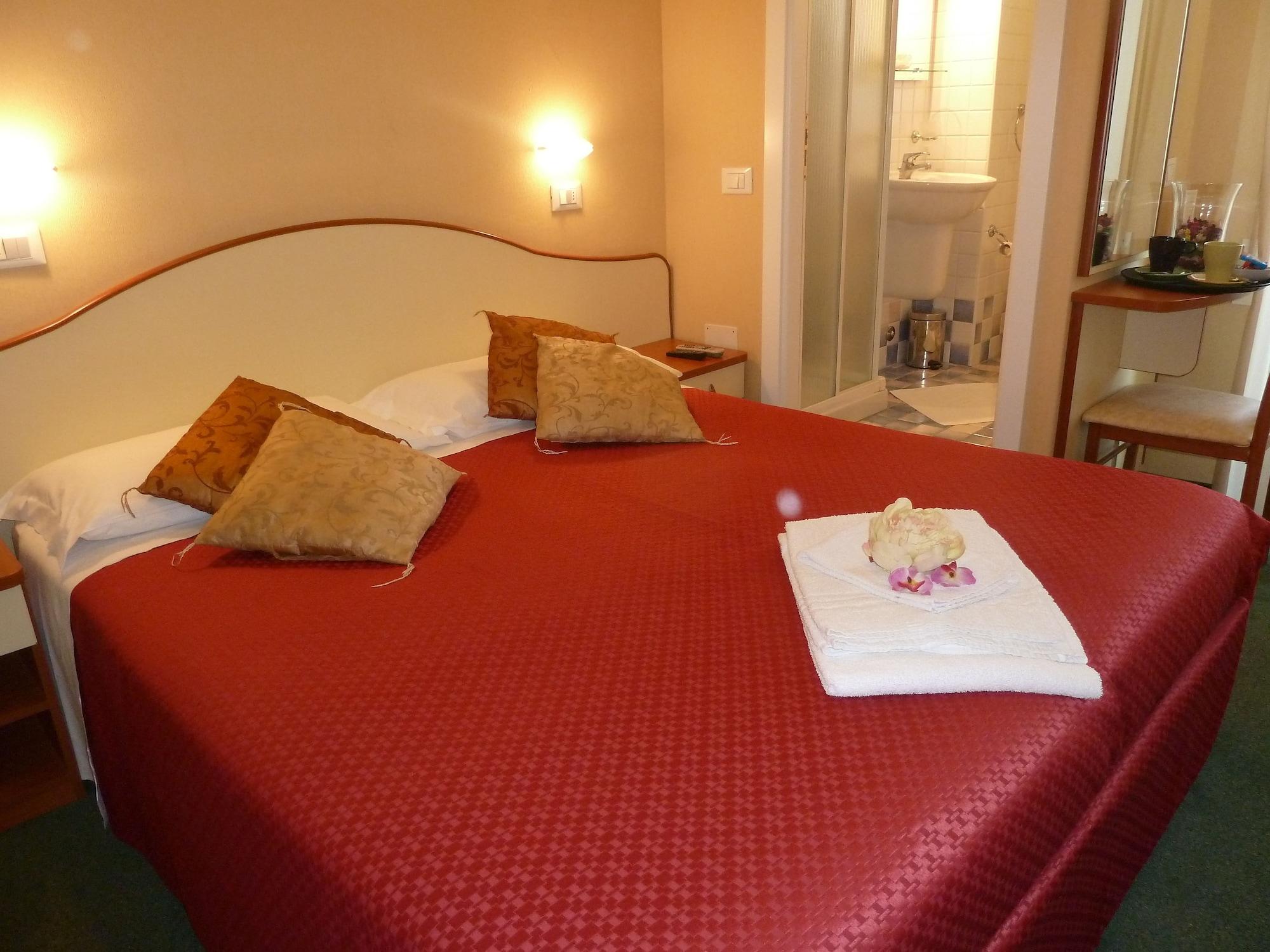 Hotel Crosal Rimini Exteriör bild