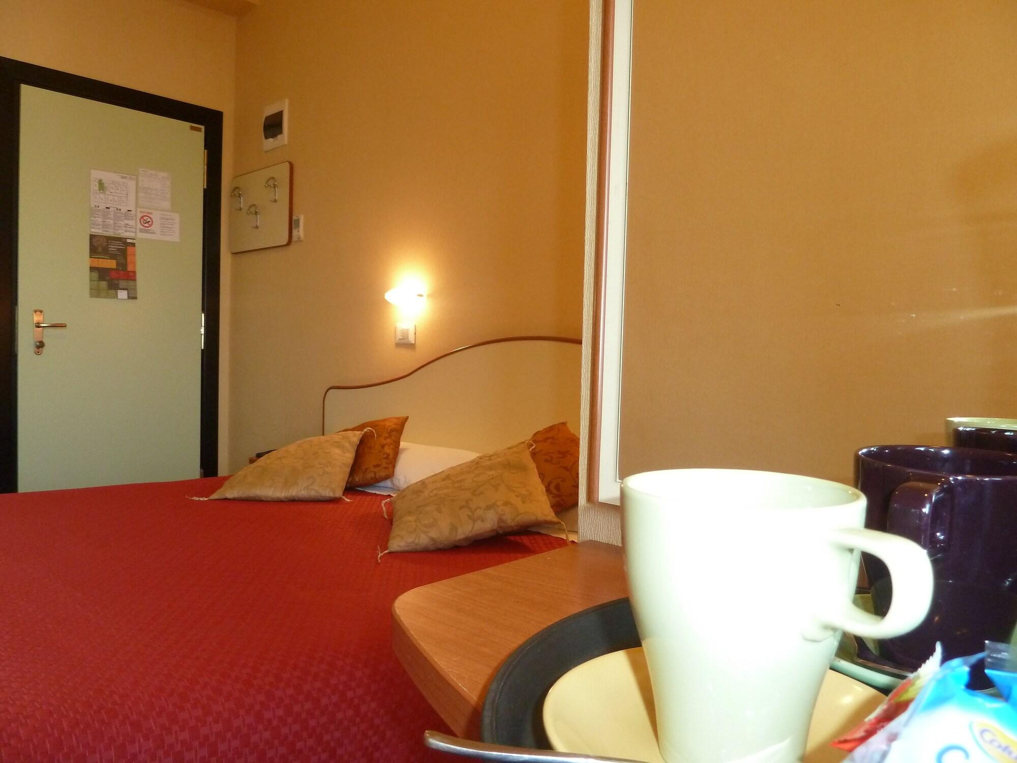 Hotel Crosal Rimini Exteriör bild