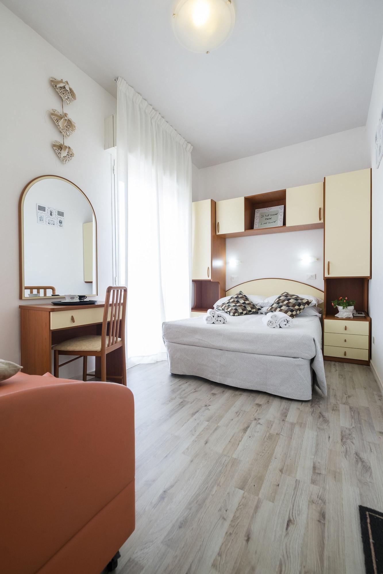 Hotel Crosal Rimini Exteriör bild