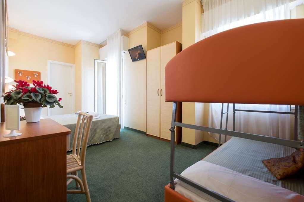 Hotel Crosal Rimini Rum bild